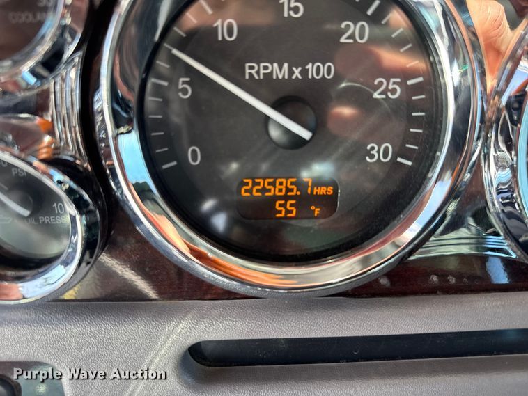 image for item FB0626 2017 Peterbilt 389 semi truck