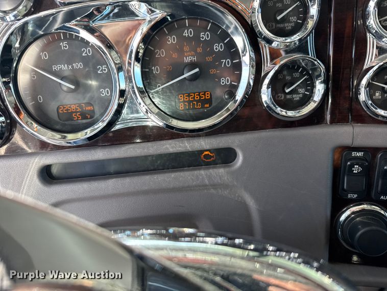 image for item FB0626 2017 Peterbilt 389 semi truck