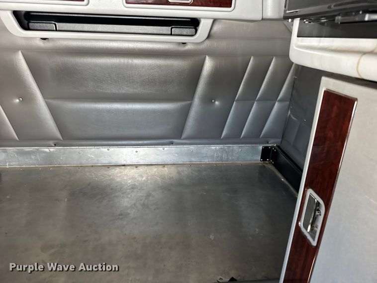 image for item FB0626 2017 Peterbilt 389 semi truck