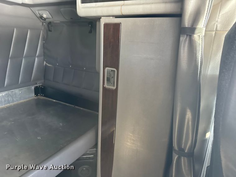 image for item FB0626 2017 Peterbilt 389 semi truck