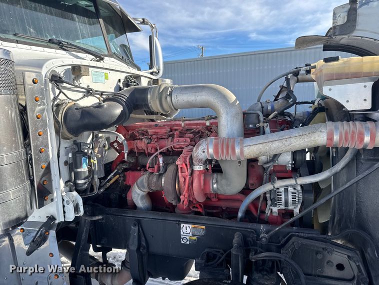 image for item FB0626 2017 Peterbilt 389 semi truck