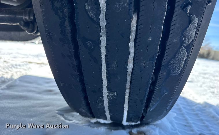 image for item FB0626 2017 Peterbilt 389 semi truck