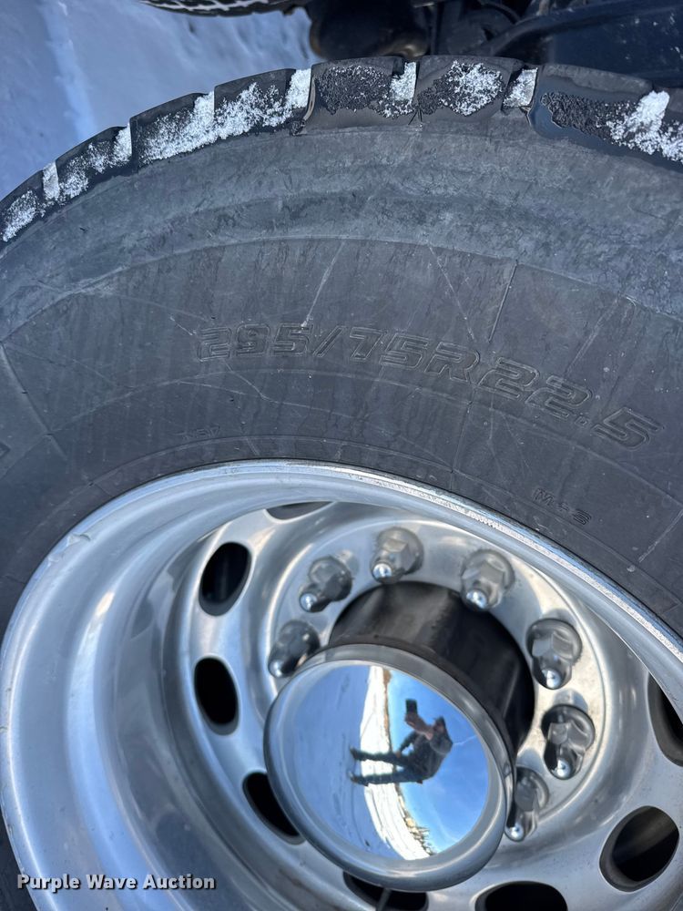 image for item FB0626 2017 Peterbilt 389 semi truck