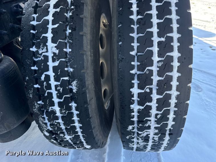 image for item FB0626 2017 Peterbilt 389 semi truck