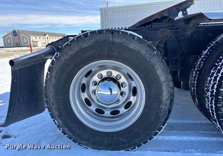 image for item FB0626 2017 Peterbilt 389 semi truck