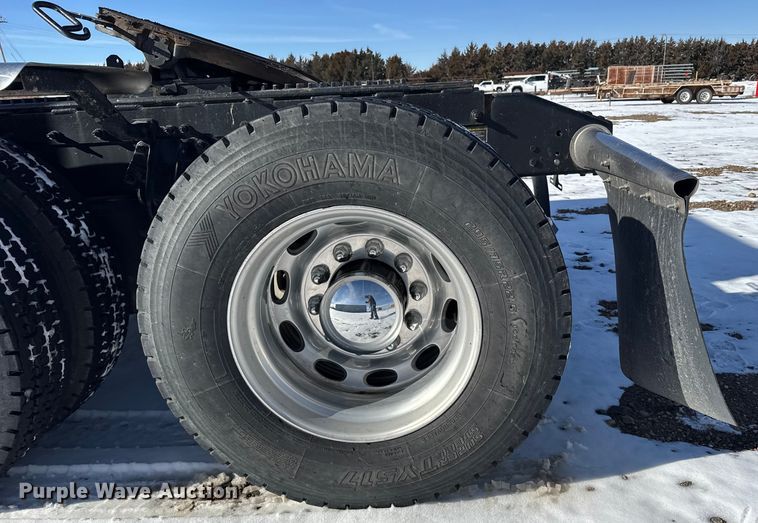 image for item FB0626 2017 Peterbilt 389 semi truck