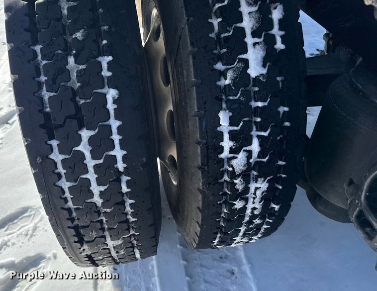 image for item FB0626 2017 Peterbilt 389 semi truck