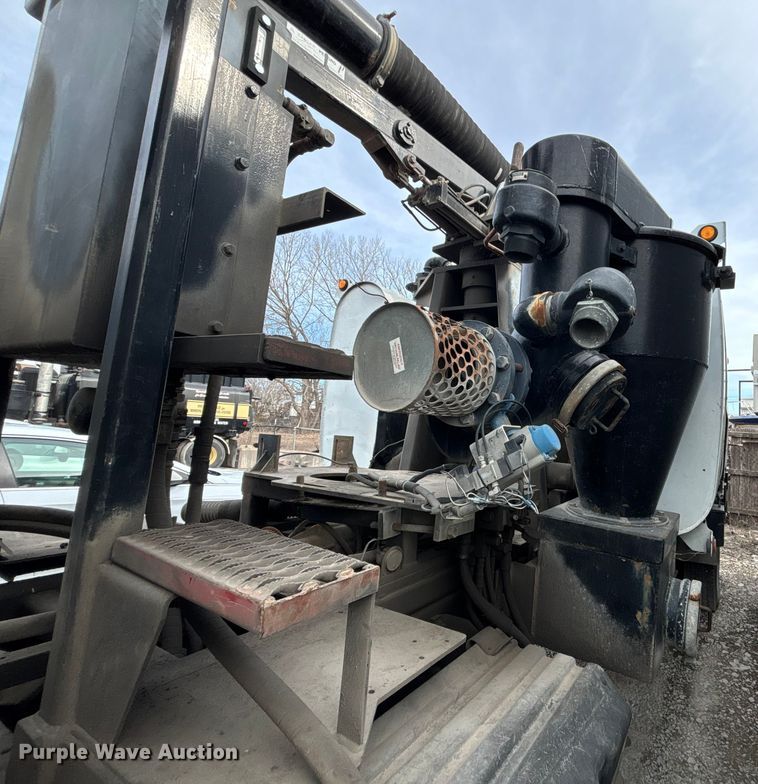 image for item FB3496 1997 Volvo WG vacuum truck