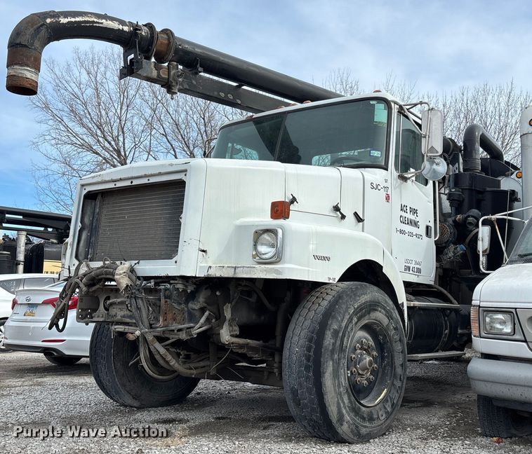 image for item FB3496 1997 Volvo WG vacuum truck