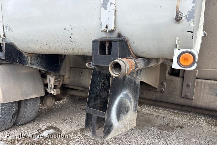 image for item FB3496 1997 Volvo WG vacuum truck