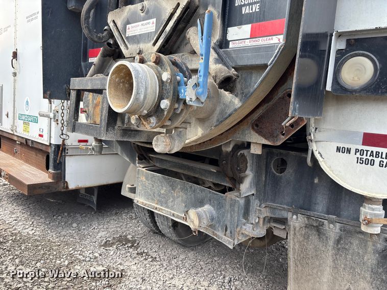 image for item FB3496 1997 Volvo WG vacuum truck