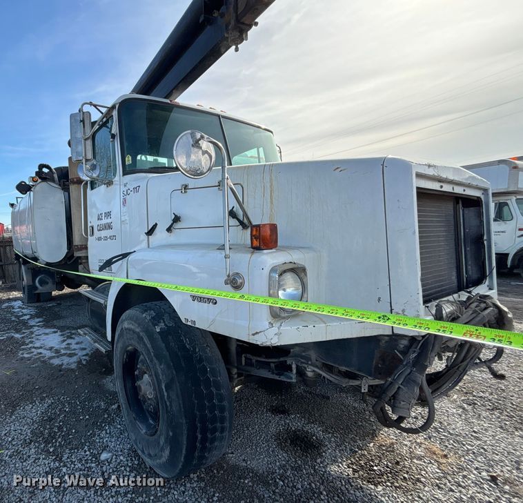 image for item FB3496 1997 Volvo WG vacuum truck
