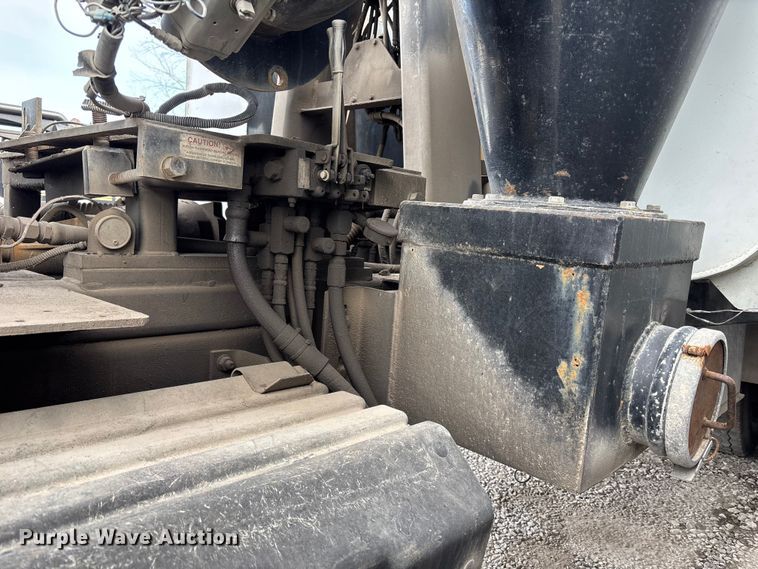 image for item FB3496 1997 Volvo WG vacuum truck