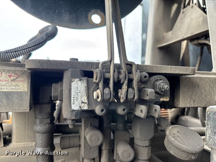 image for item FB3496 1997 Volvo WG vacuum truck