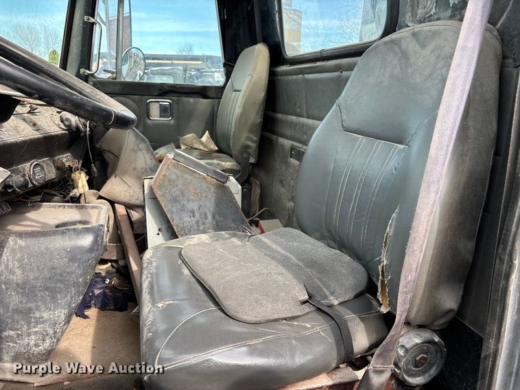 image for item FB3496 1997 Volvo WG vacuum truck