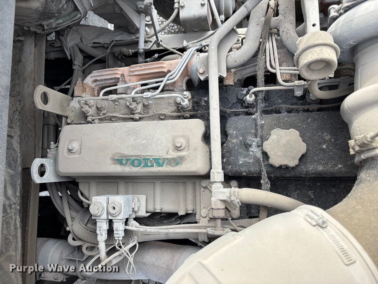 image for item FB3496 1997 Volvo WG vacuum truck