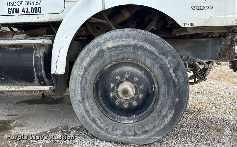 image for item FB3496 1997 Volvo WG vacuum truck