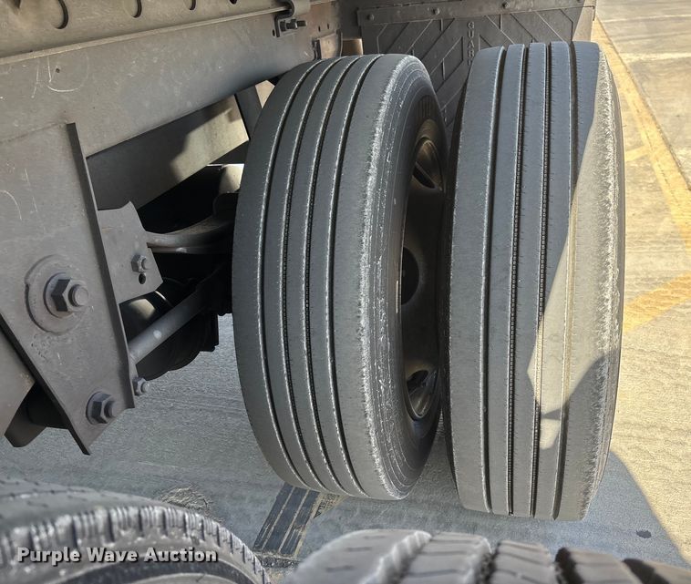 image for item FB5480 2010 Utility VS2RA refrigerated van trailer