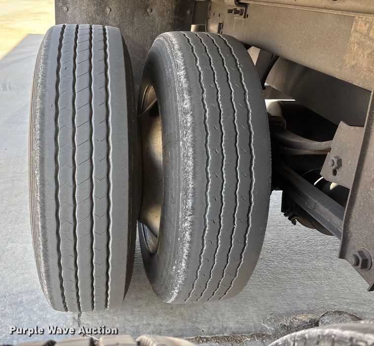 image for item FB5480 2010 Utility VS2RA refrigerated van trailer