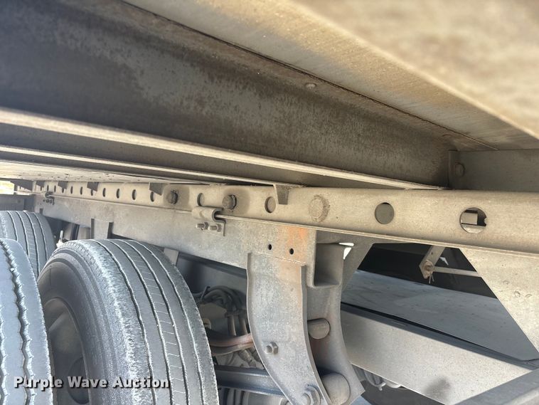 image for item FB5481 2010 Utility VS2RA refrigerated van trailer