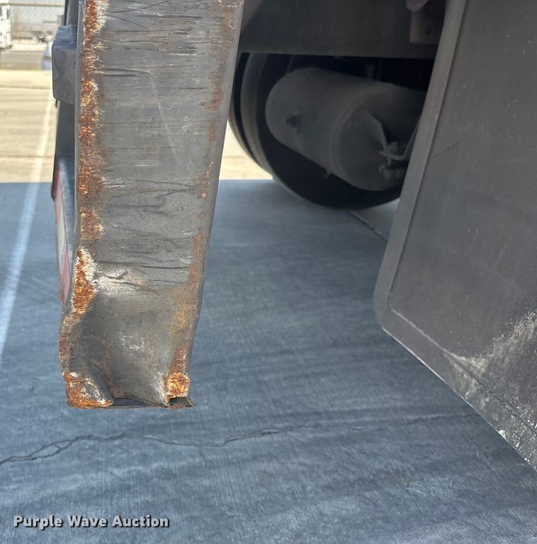 image for item FB5481 2010 Utility VS2RA refrigerated van trailer