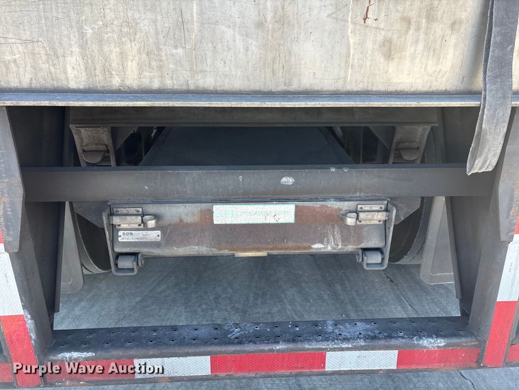 image for item FB5481 2010 Utility VS2RA refrigerated van trailer