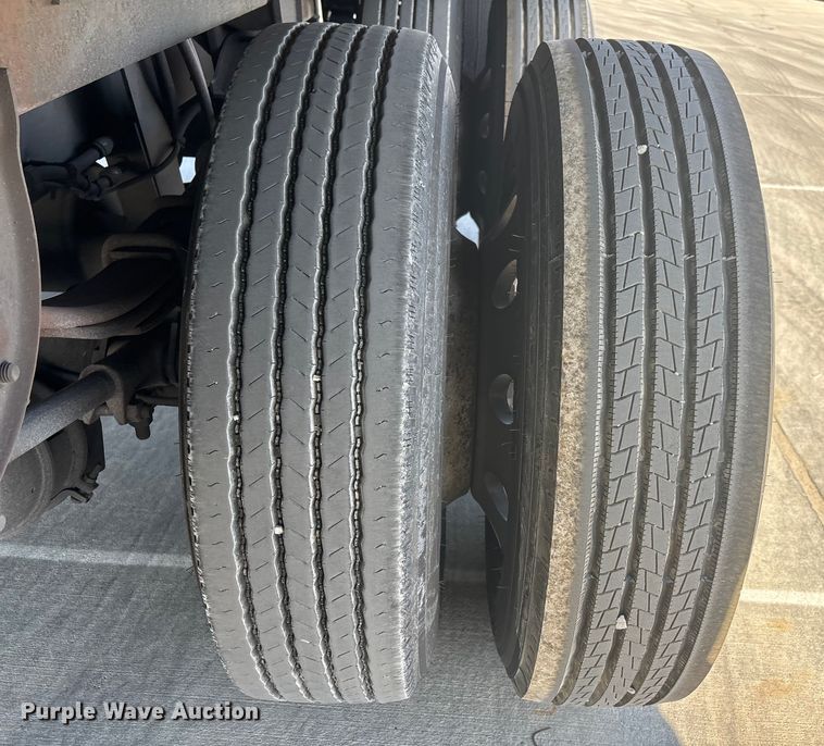 image for item FB5481 2010 Utility VS2RA refrigerated van trailer