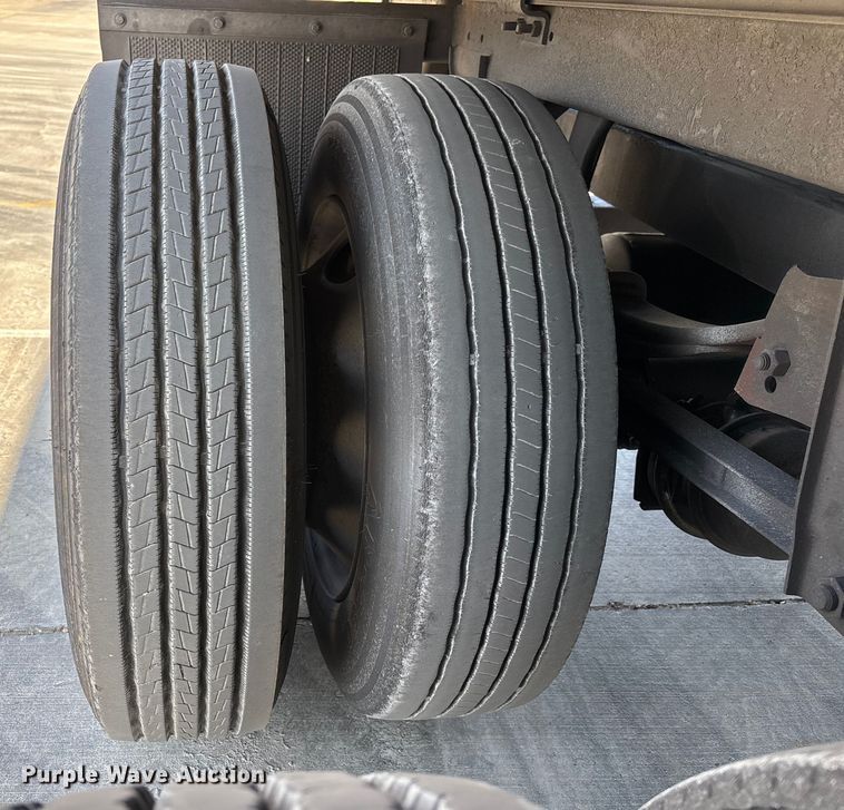 image for item FB5481 2010 Utility VS2RA refrigerated van trailer