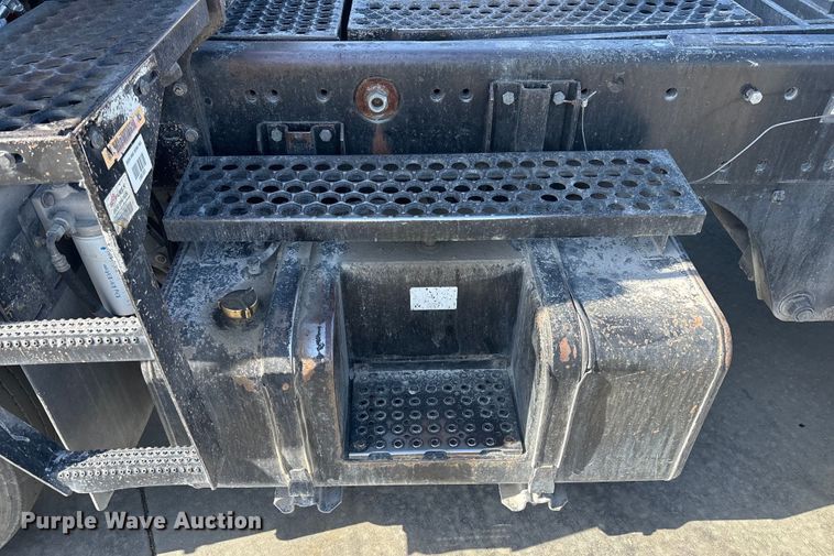 image for item FB5482 2009 Ottawa Kalmar yard truck