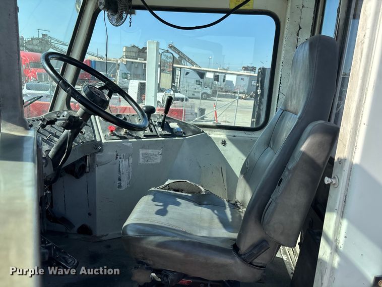 image for item FB5482 2009 Ottawa Kalmar yard truck