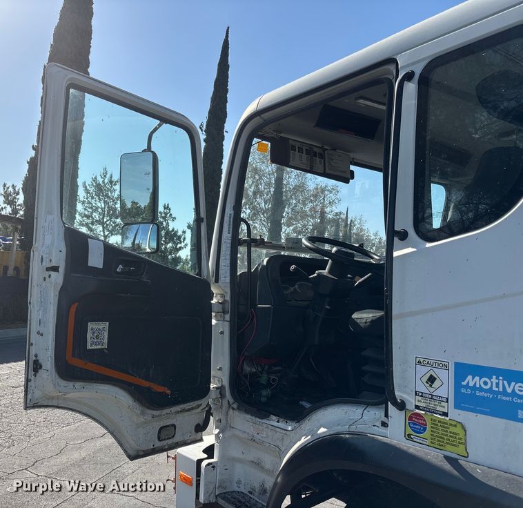 image for item FB5485 2017 Autocar Xpert truck cab and chassis