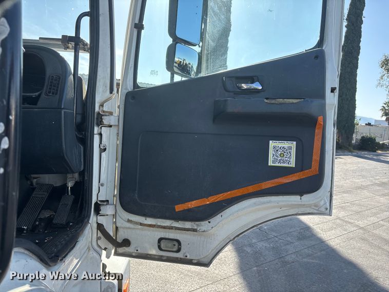 image for item FB5485 2017 Autocar Xpert truck cab and chassis