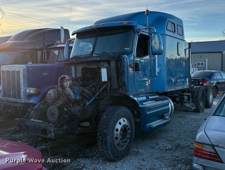 image for item FG0001 2006 International 9400i semi truck