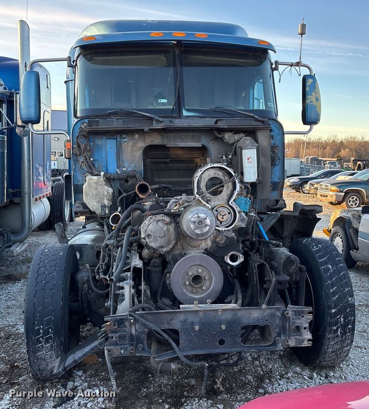 image for item FG0001 2006 International 9400i semi truck