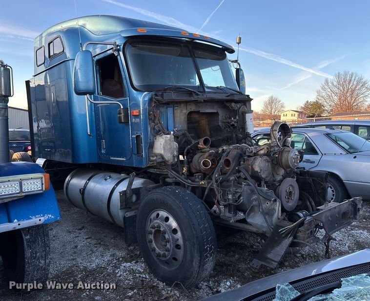 image for item FG0001 2006 International 9400i semi truck