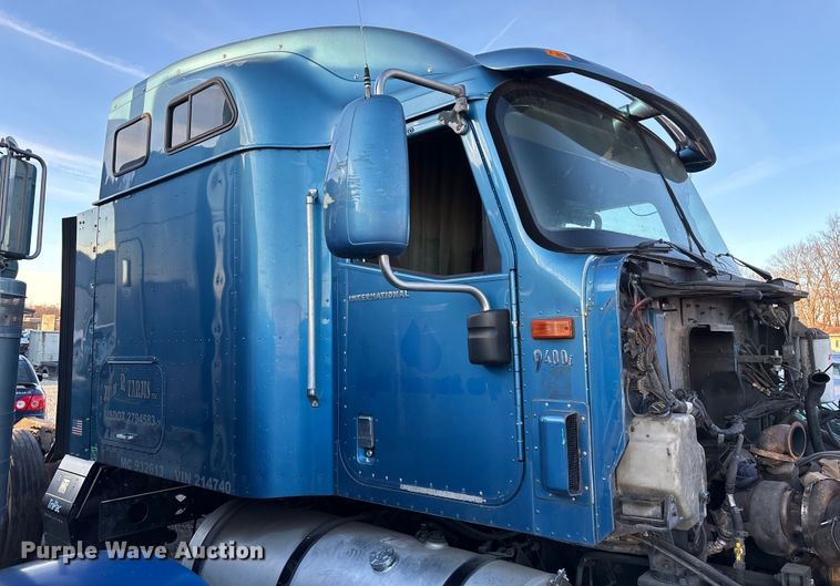 image for item FG0001 2006 International 9400i semi truck