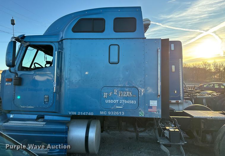 image for item FG0001 2006 International 9400i semi truck