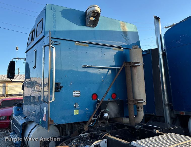 image for item FG0001 2006 International 9400i semi truck