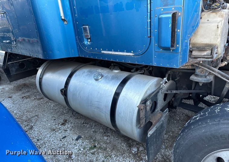 image for item FG0001 2006 International 9400i semi truck