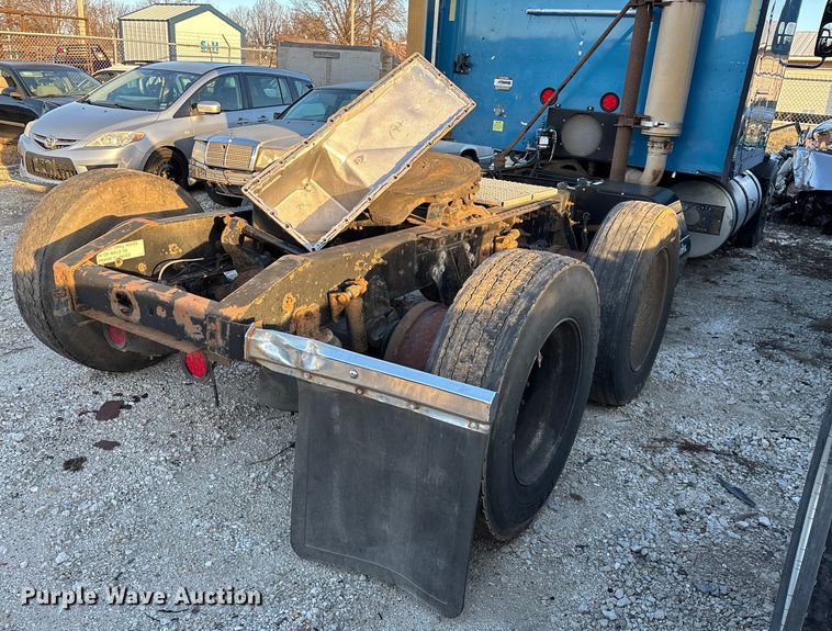 image for item FG0001 2006 International 9400i semi truck