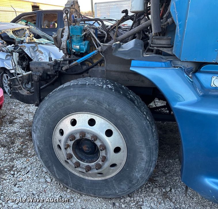 image for item FG0001 2006 International 9400i semi truck