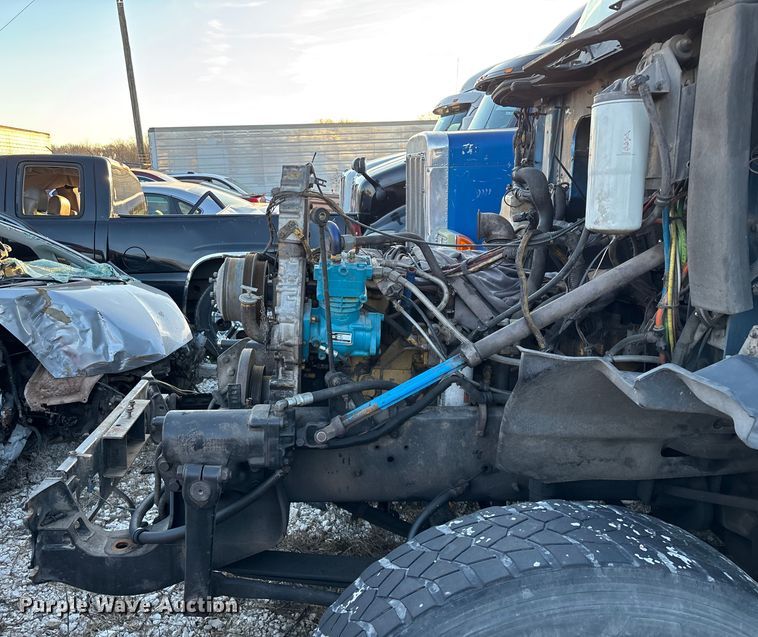 image for item FG0001 2006 International 9400i semi truck