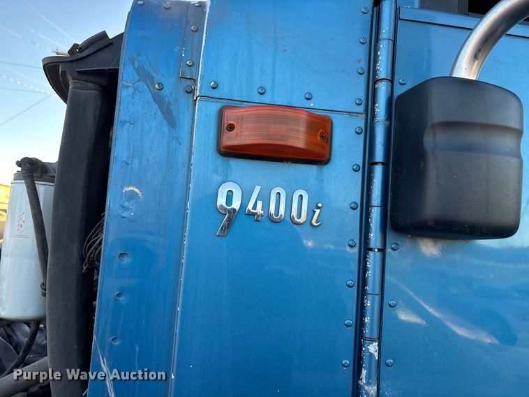 image for item FG0001 2006 International 9400i semi truck