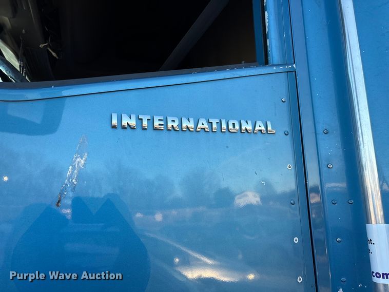 image for item FG0001 2006 International 9400i semi truck