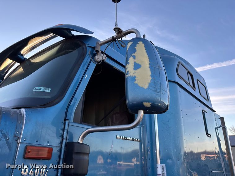 image for item FG0001 2006 International 9400i semi truck