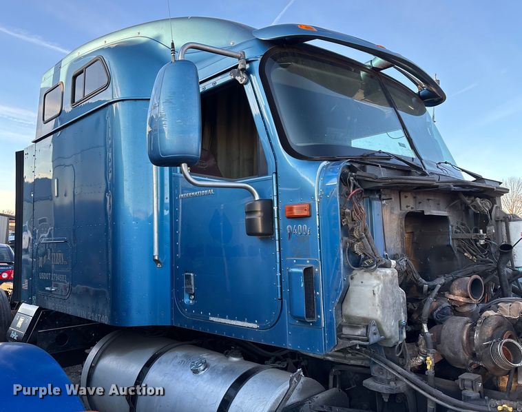 image for item FG0001 2006 International 9400i semi truck