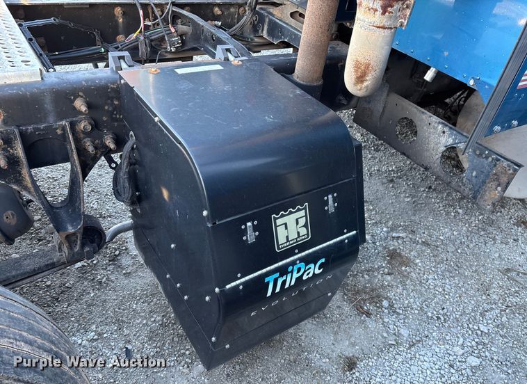 image for item FG0001 2006 International 9400i semi truck