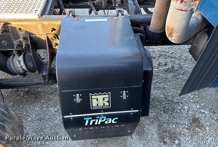 image for item FG0001 2006 International 9400i semi truck