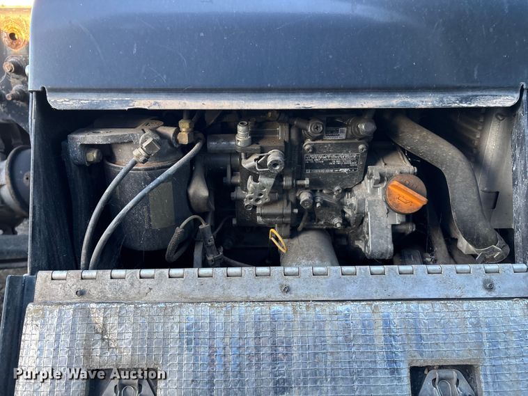 image for item FG0001 2006 International 9400i semi truck