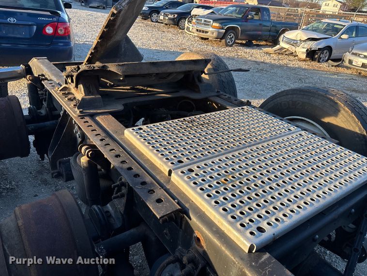 image for item FG0001 2006 International 9400i semi truck